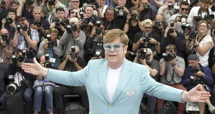 Elton John con l'influenza Annullato il concerto di stasera