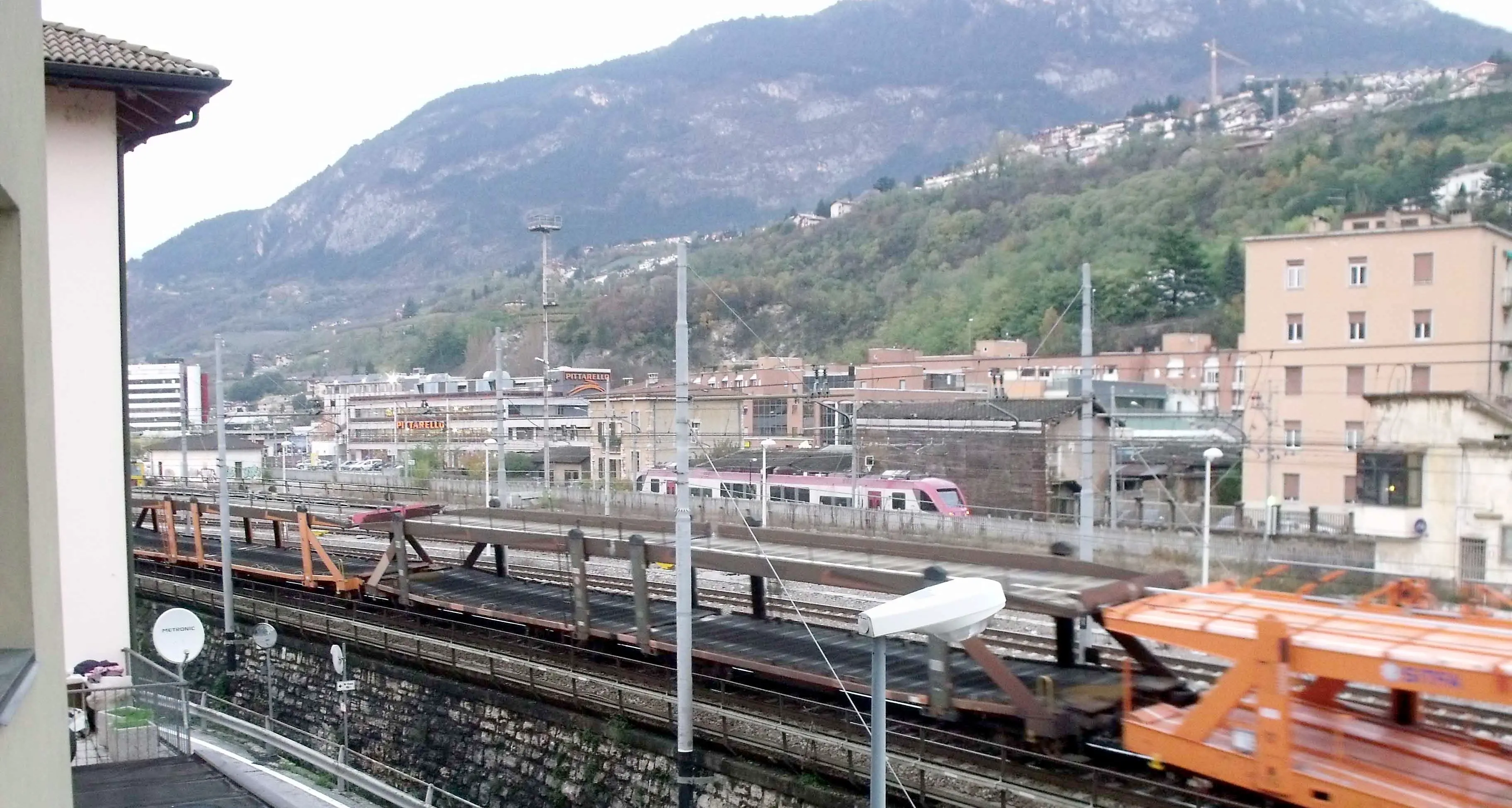 Treni «rumorosi» giorno e notte iniziato il processo alle ferrovie intentato da 55 residenti di Trento