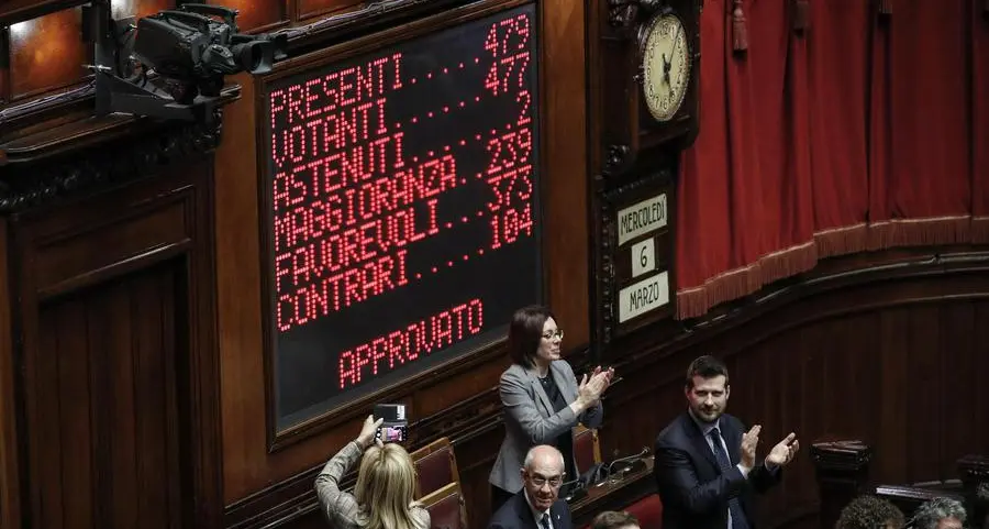 Via libera della Camera alla legittima difesa Il M5S si spacca: in 25 non votano