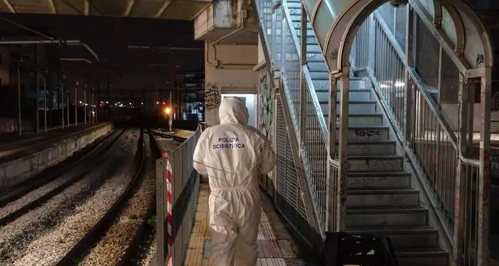 Violenza su una ragazza sulla Circumvesuviana, tre fermi