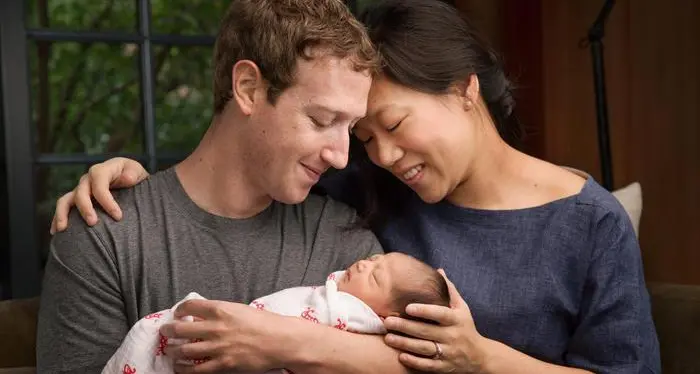 Mark Zuckerberg inventa la «scatola del sonno» per la moglie con il bebé