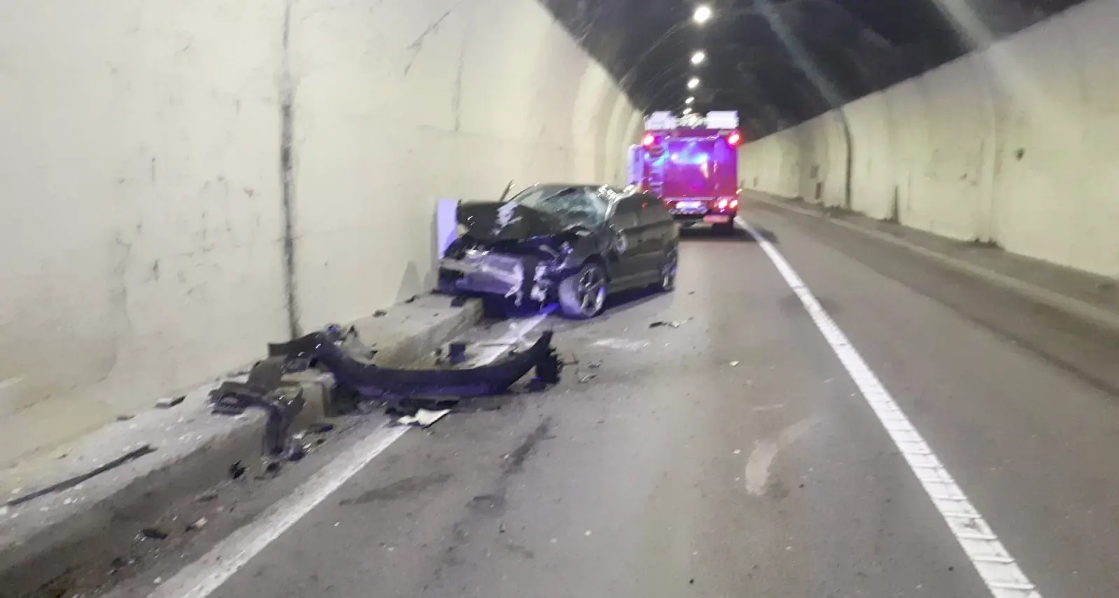 Nuovo scontro in galleria all'altezza del Limarò: frontale con tre feriti, strada chiusa