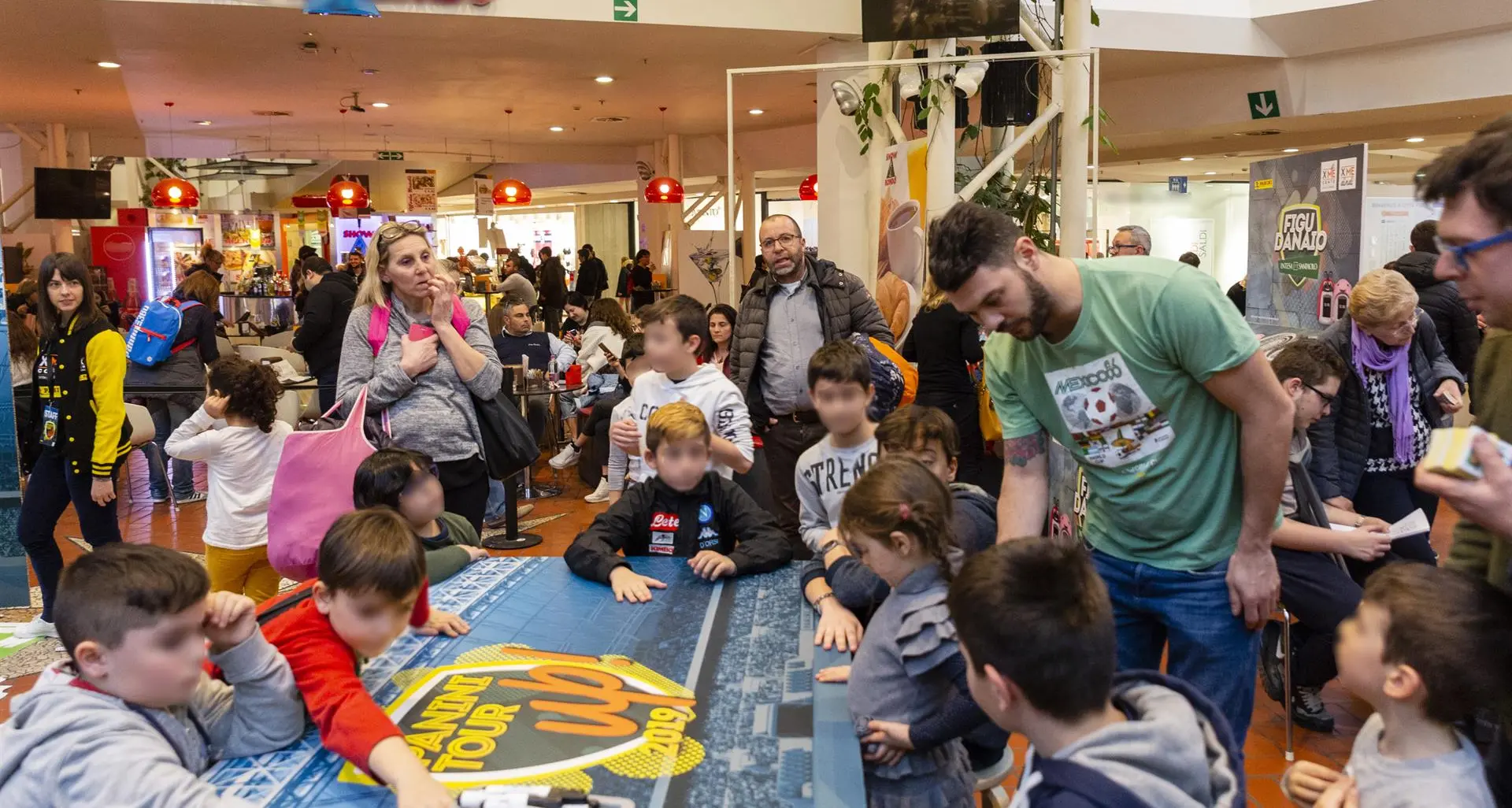 Tutti pazzi per le figurine Il tour Panini a Rovereto