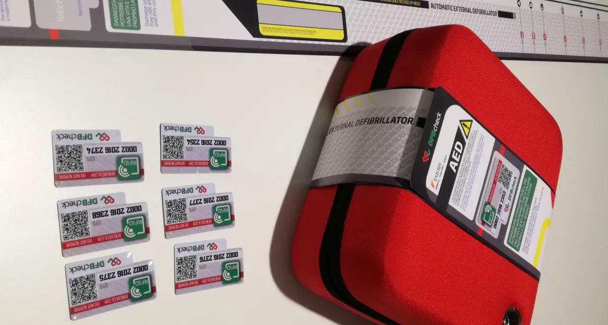 Dodici defibrillatori cardiaci donati ad altrettanti rifugi in quota del Trentino