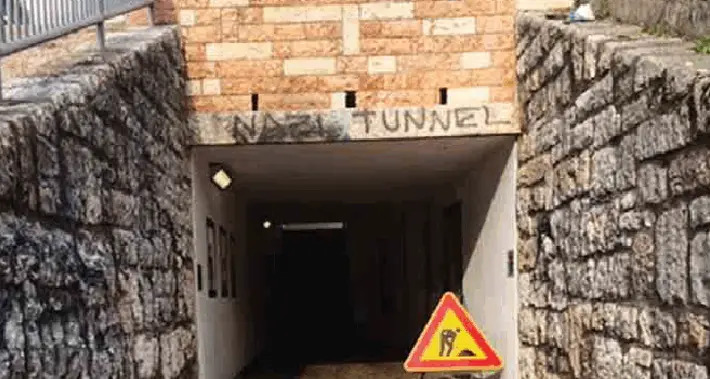 Aggredita da uno scippatore Ma la settantenne resiste