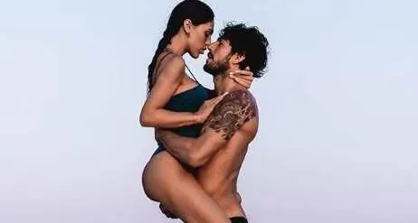 Ignazio e Cecilia, che «hot» dalle magnifiche Maldive il servizio di foto che spopola