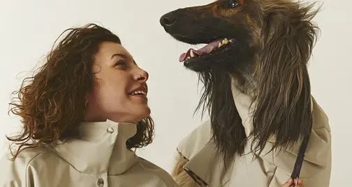 Il guardaroba di famiglia condiviso con il cane