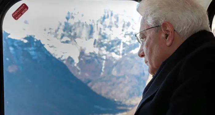 Mattarella in visita a Belluno sorvola i territori devastati dal maltempo «Sull'orlo di una catastrofe climatica»