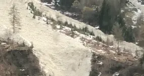 Enorme valanga di neve bagnata Stelvio, il video dei pompieri