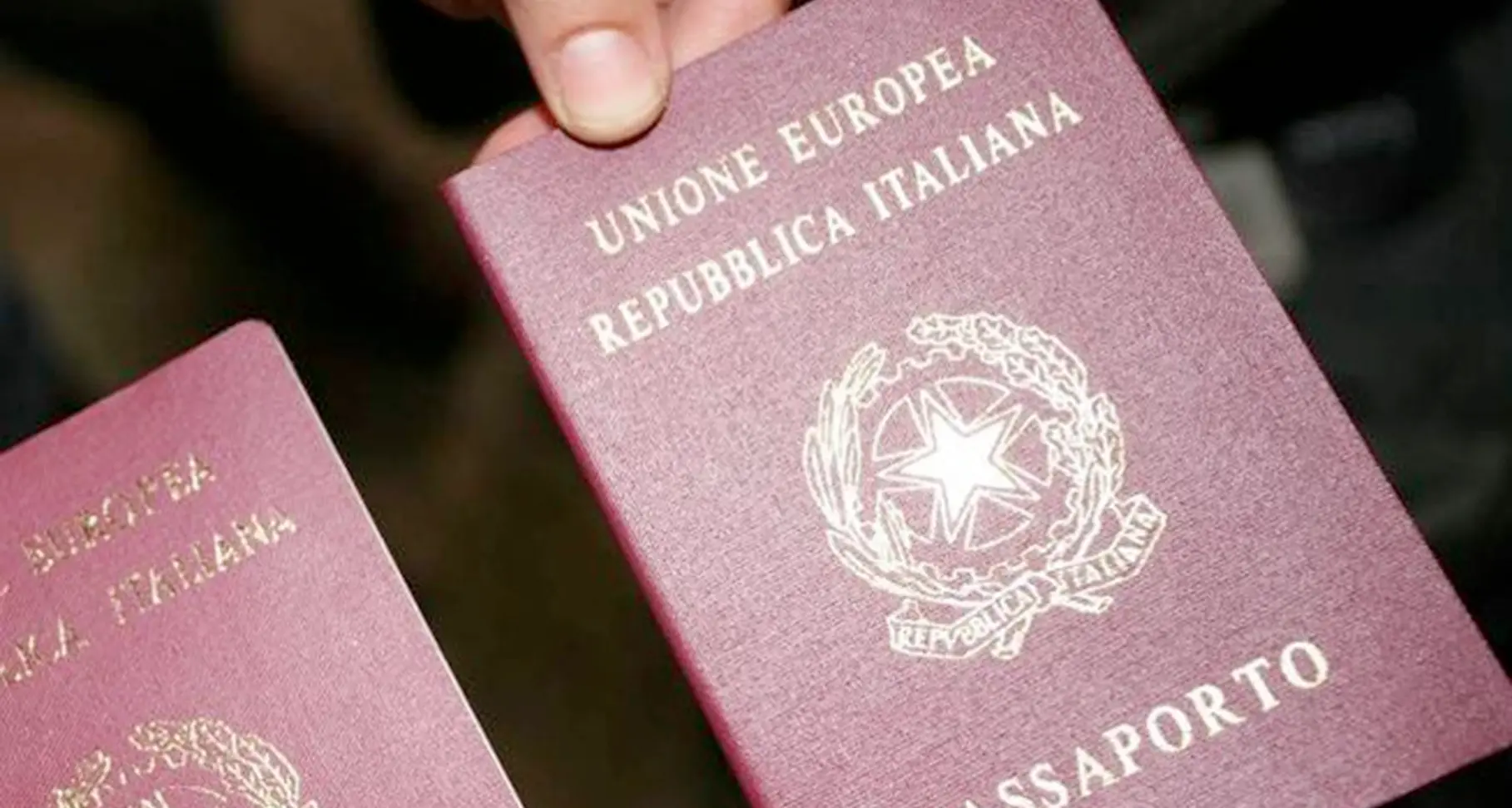 Passaporti, stop all'obbligo di prenotazione on line Si torna all'antico: basta presentarsi in questura