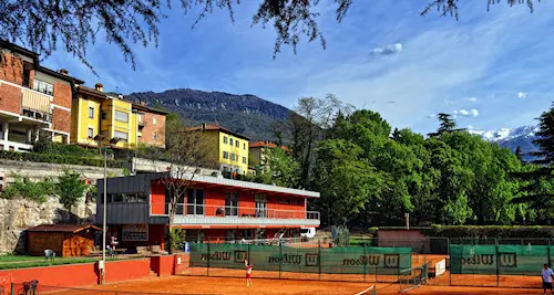 A Trento «movida distrutta» ma i ragazzi «alzano il livello» con un mega-party al Circolino