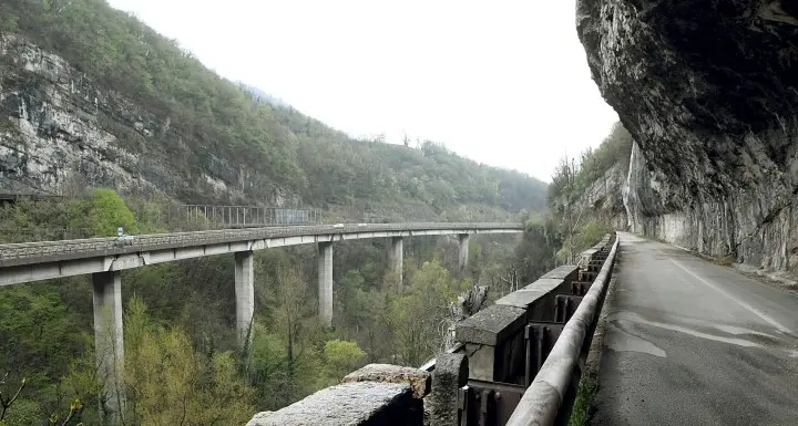 Partono i lavori per la ciclabile fra Ponte Alto e Pergine: lunedì notte galleria chiusa e deviazioni ai Crozi