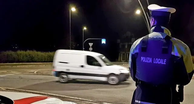 Senza patente e assicurazione Multa da 7mila euro e addio auto