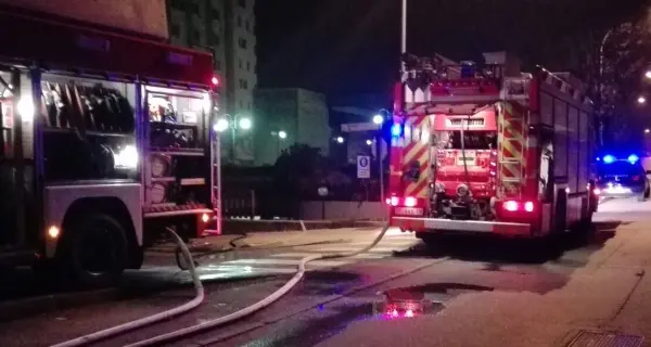 Incendio nella palazzina Quattro famiglie fuori casa