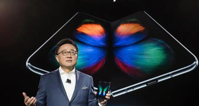 Il nuovo Samsung Galaxy: bello lo schermo pieghevole ma dopo due giorni...
