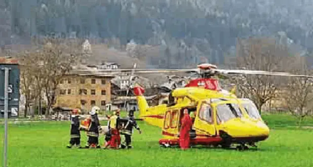 Schiacciata tra catasta e trattore Ferita una donna di 71 anni