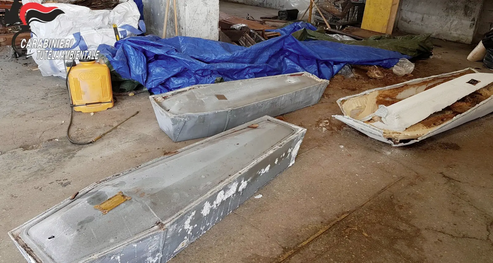 Centinaia di bare e cadaveri transitati dal capannone di Scurelle Indagata una cooperativa di Pergine