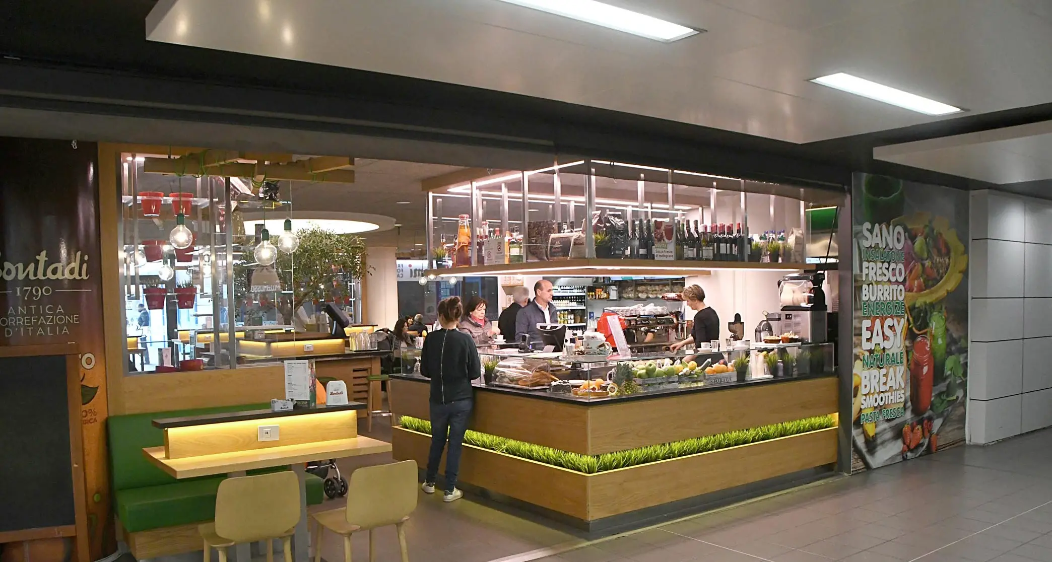 Top Center: ladri in azione al ristorante \"Pappami\"