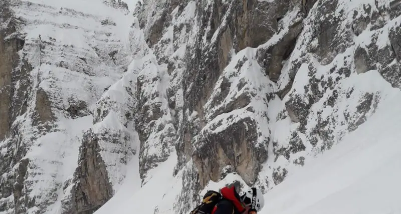 Valanga sul canalone Neri sotto la Tosa coinvolti due gruppi di alpinisti che provavano a salire