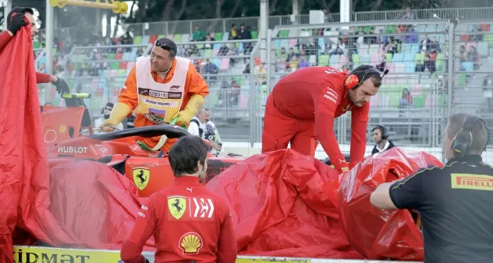 Leclerc va a sbattere a Baku Pole Bottas, Vettel terzo