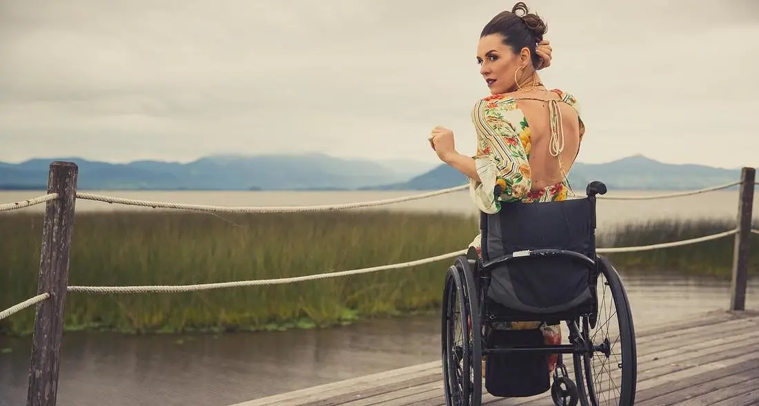Samanta Bullock la modella disabile lancia linea inclusiva