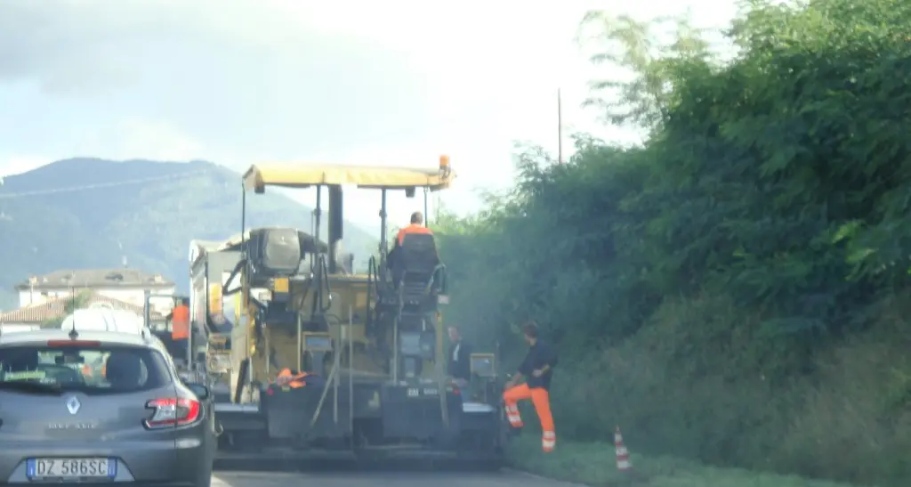 Asfaltatura sulla Valsugana Tra Campiello e Tenna lavori notturni per 15 giorni