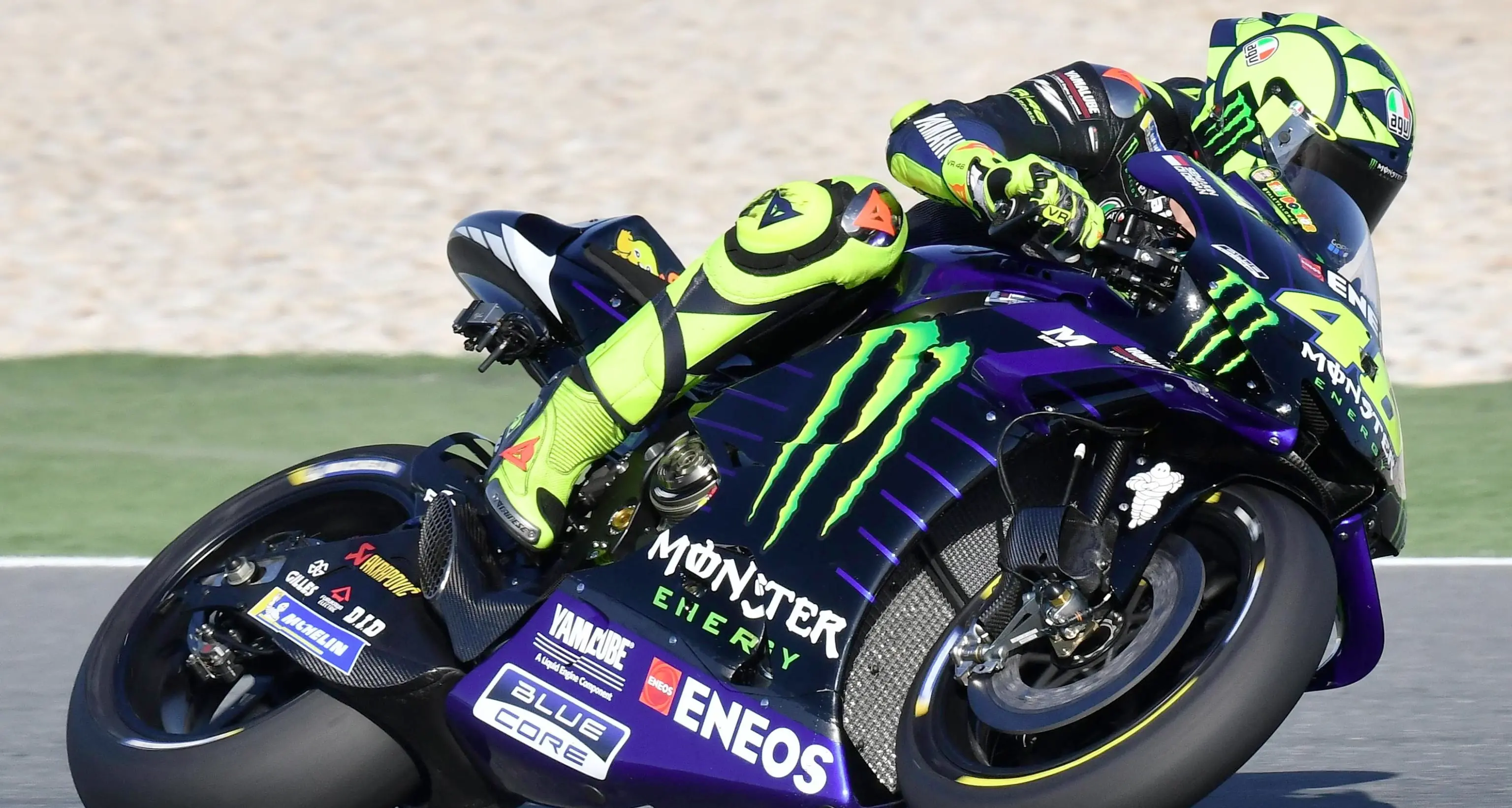 Vale Rossi, nelle prove del primo GP prima illude i fans, poi crolla nelle retrovie