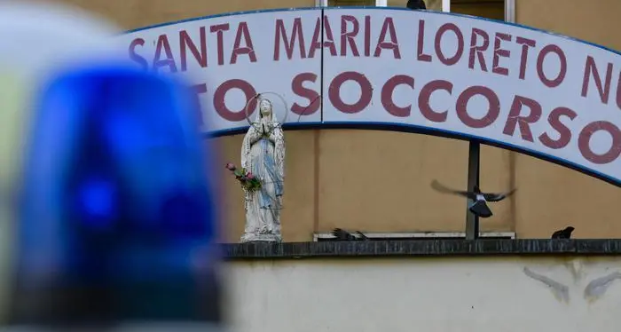Dà fuoco all’auto con dentro l’ex moglie Caccia all’uomo a Reggio Calabria