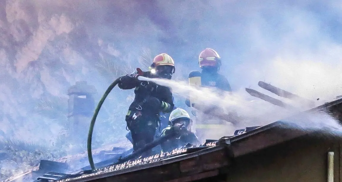 Incendio a Linfano, distrutto il tetto