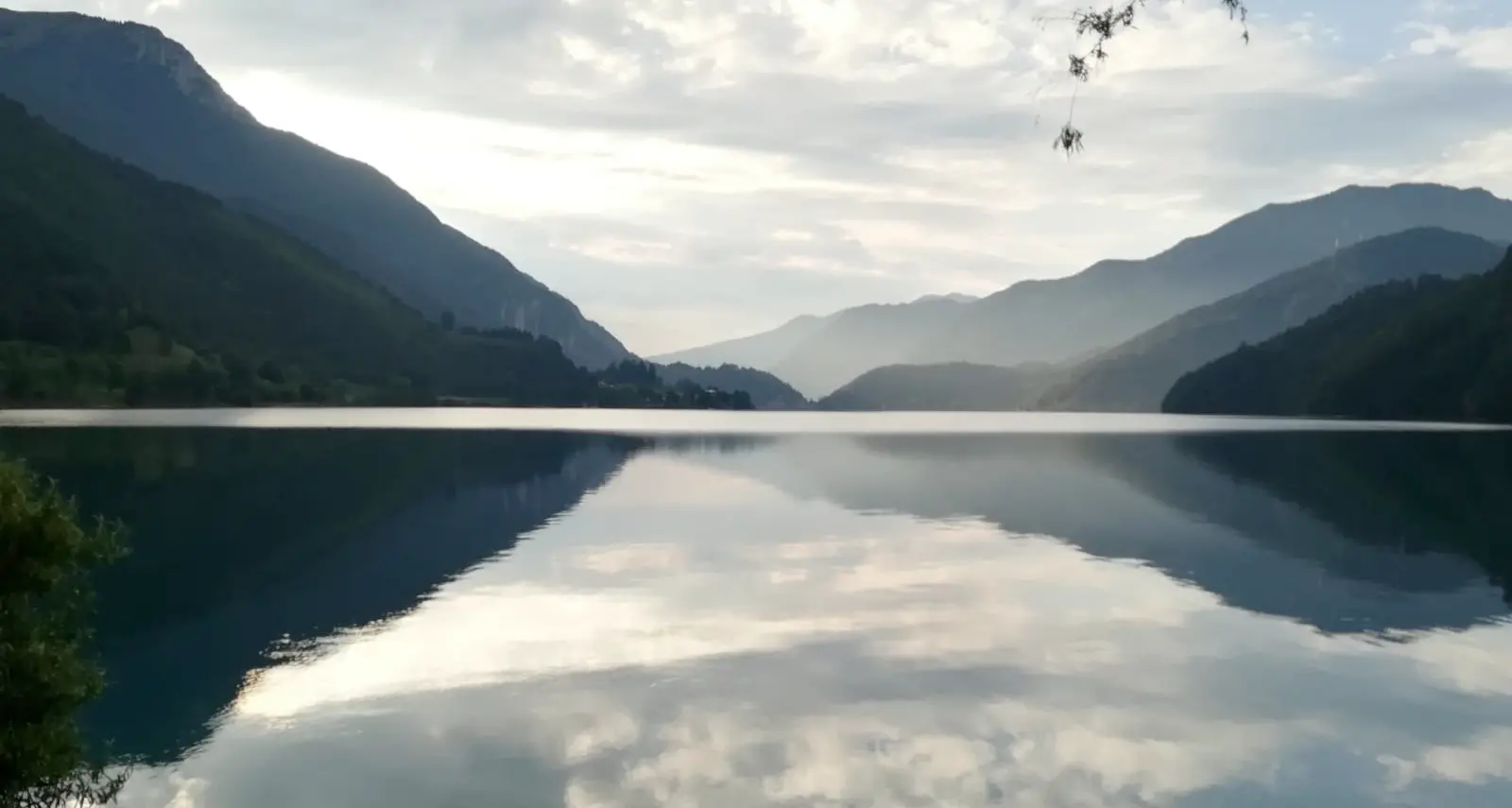 Il lago di Ledro è uno dei sette più belli delle Alpi (lo dice il Times)