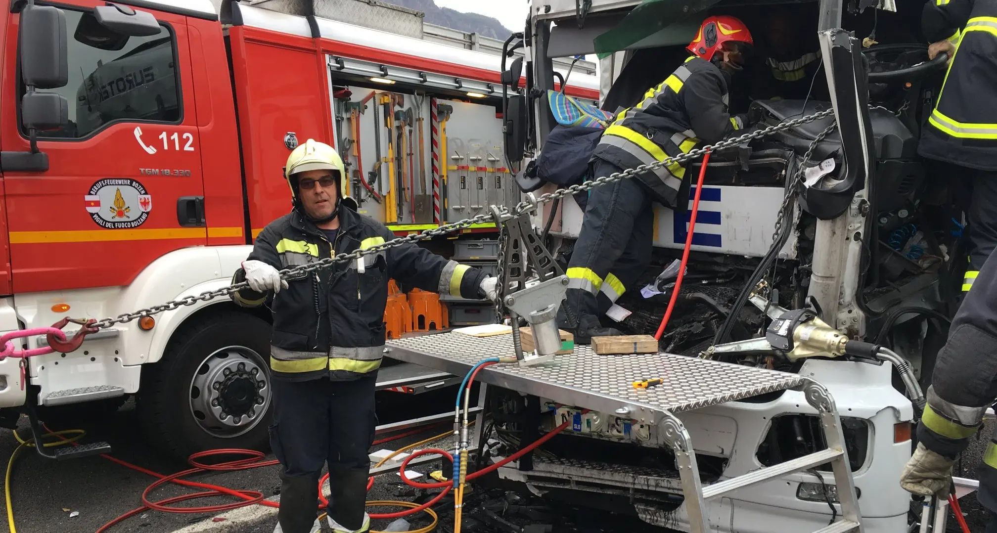 Mattinata difficile in Autobrennero: camion in fiamme e poi scontro a quattro