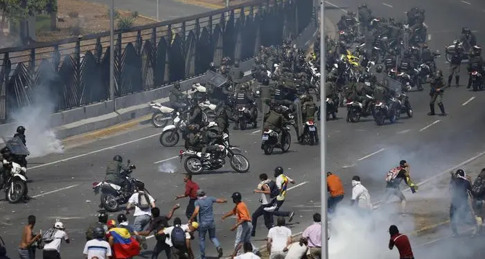 Caos Venezuela: Guaidò chiama alla rivolta