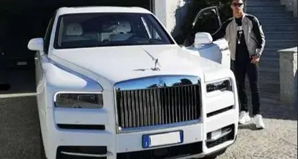 Napoli-Juventus, Ronaldo in campo e sui social furoreggia con la sua nuova Rolls Royce rosa