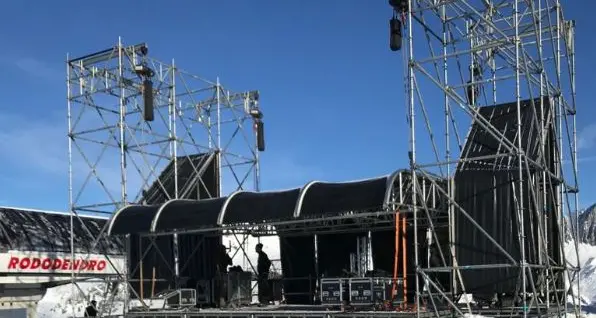 Il palco per Moroder è pronto: domani concerto nella neve