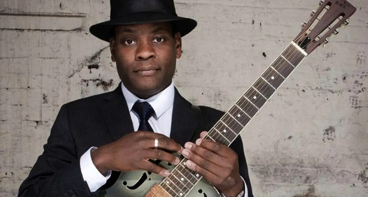 Il bluesman Tom Attah questa sera al Trento Alta Bistrot a Sardagna