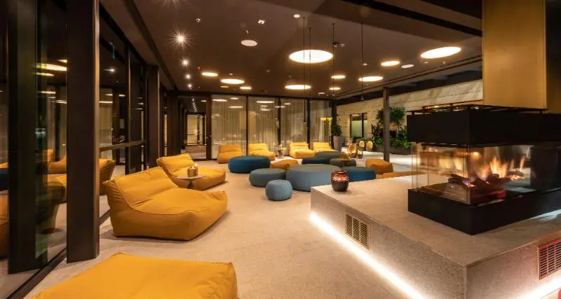 Alle Terme di Merano la nuova ala wellnes e relax con salottini, sauna e caminetto