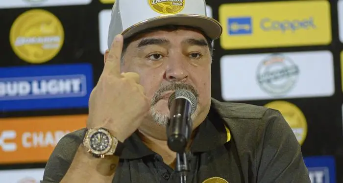Emergenza finita, Maradona già dimesso da ospedale: «Sto bene»