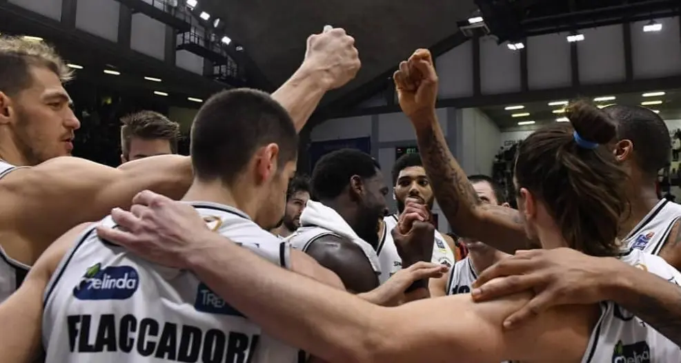 Oggi gioca l'Aquila, grande basket al palazzetto
