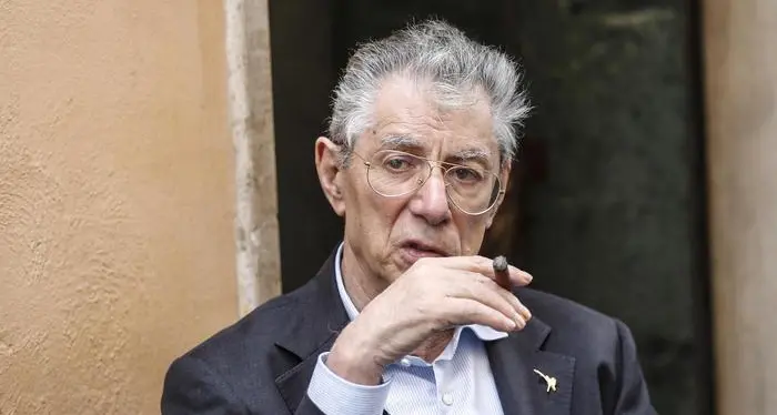 Umberto Bossi ricoverato d’urgenza con l’elisoccorso