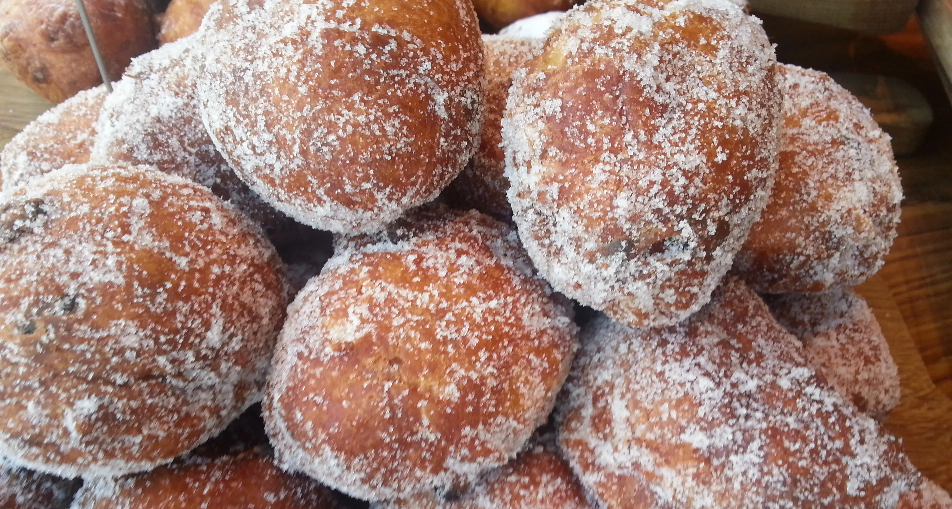 Consigliere comunale mantovano: frittelle gratis ai bimbi, ma solo quelli italiani