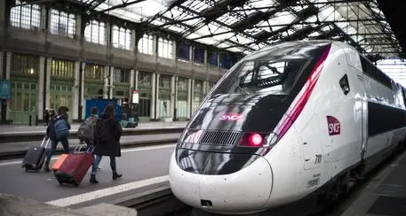 Attacco con acido nel metrò di Parigi