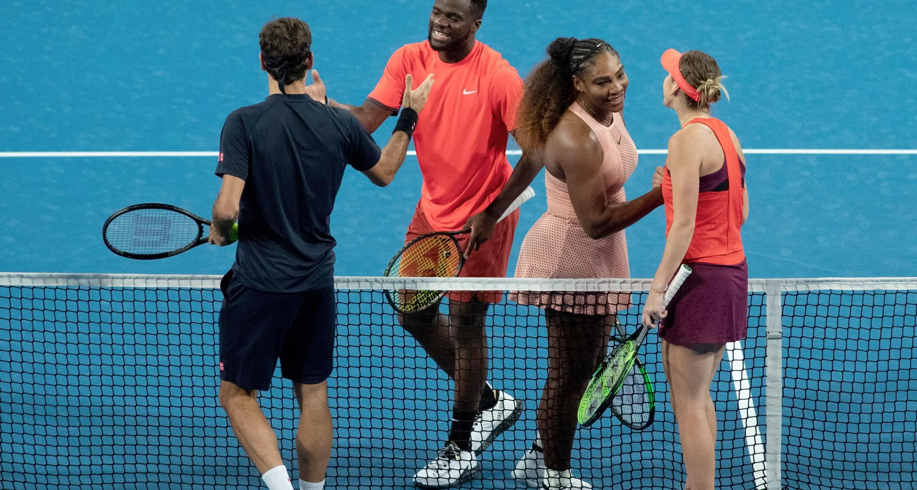 Due miti contro nel doppio misto a Perth Federer vince contro Serena Williams