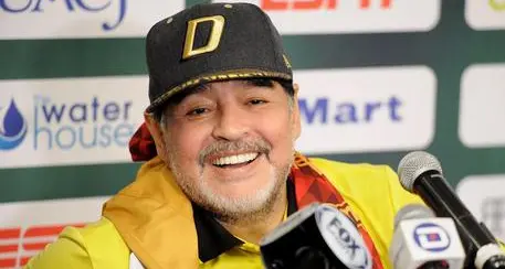 Maradona è ok, fa padrino a battesimo del nipote