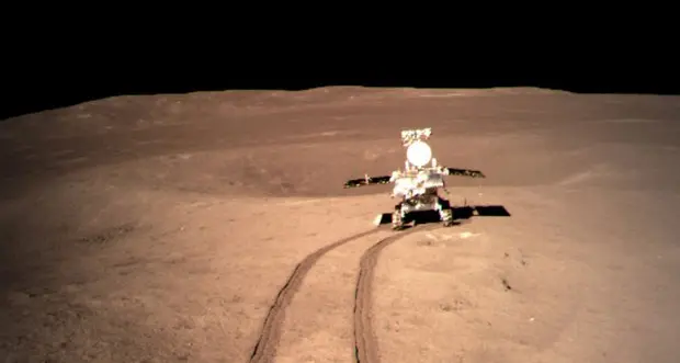 Le prime impronte sull’altra faccia della Luna: sono del rover cinese