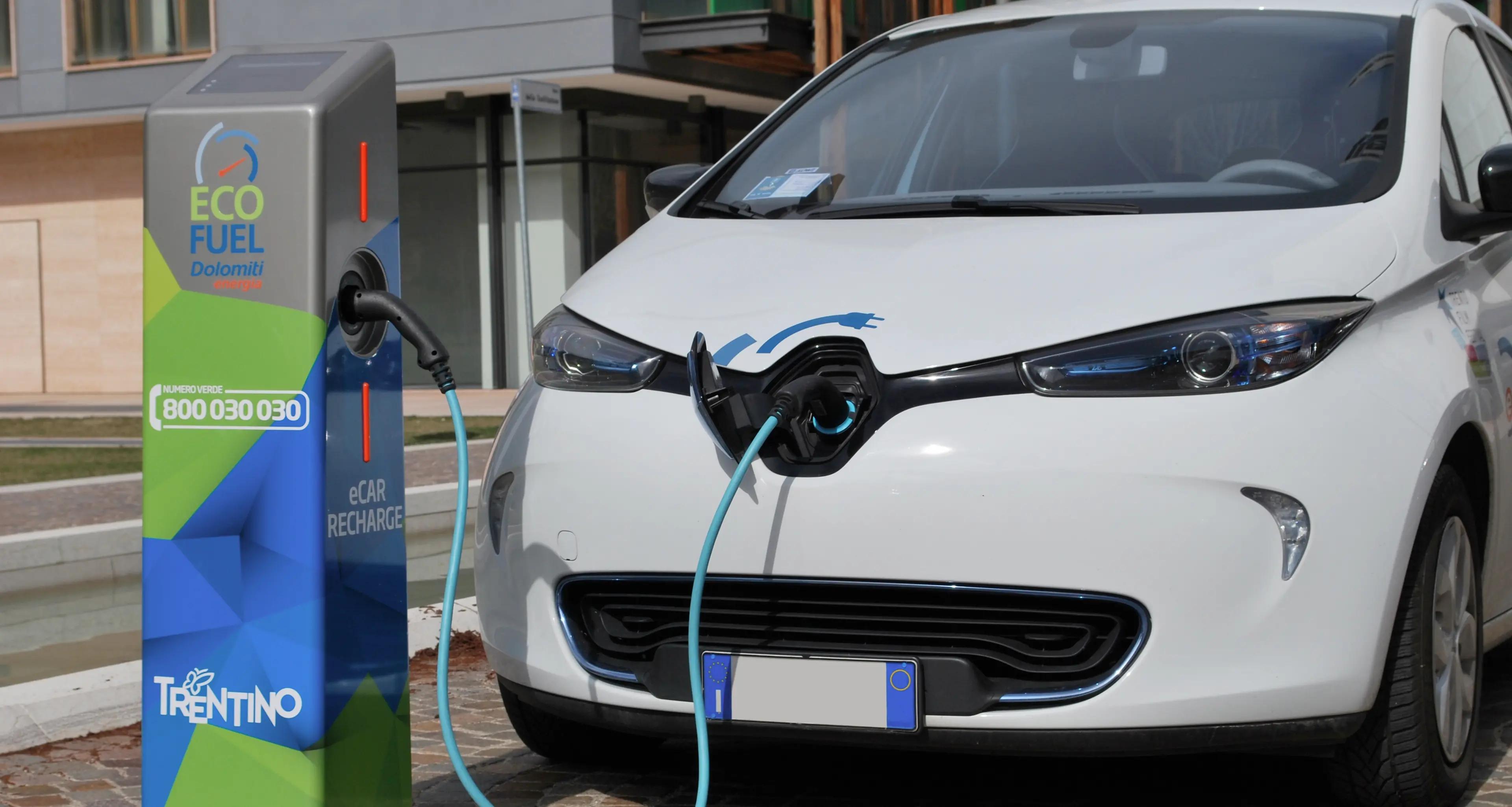 Avio diventa più «green»: due stazioni per le auto elettriche