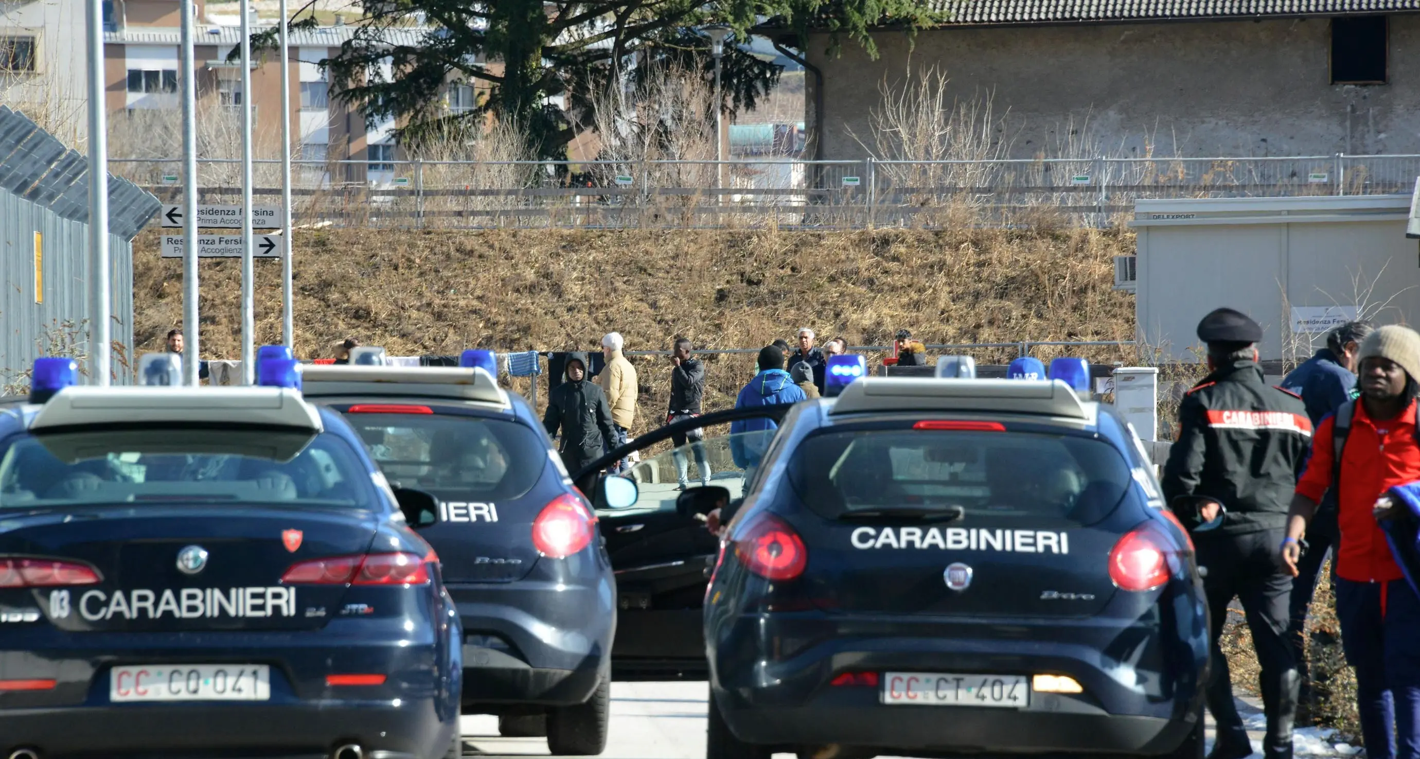 Vuole entrare alla residenza Fersina: momenti di tensione in via al Desert