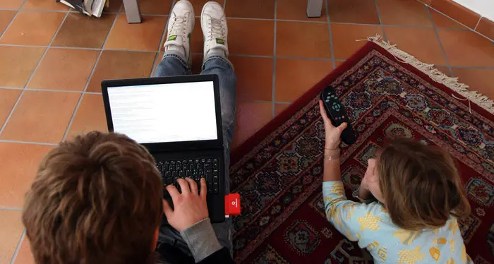 Telefono Azzurro: urge legge contro minori su siti porno