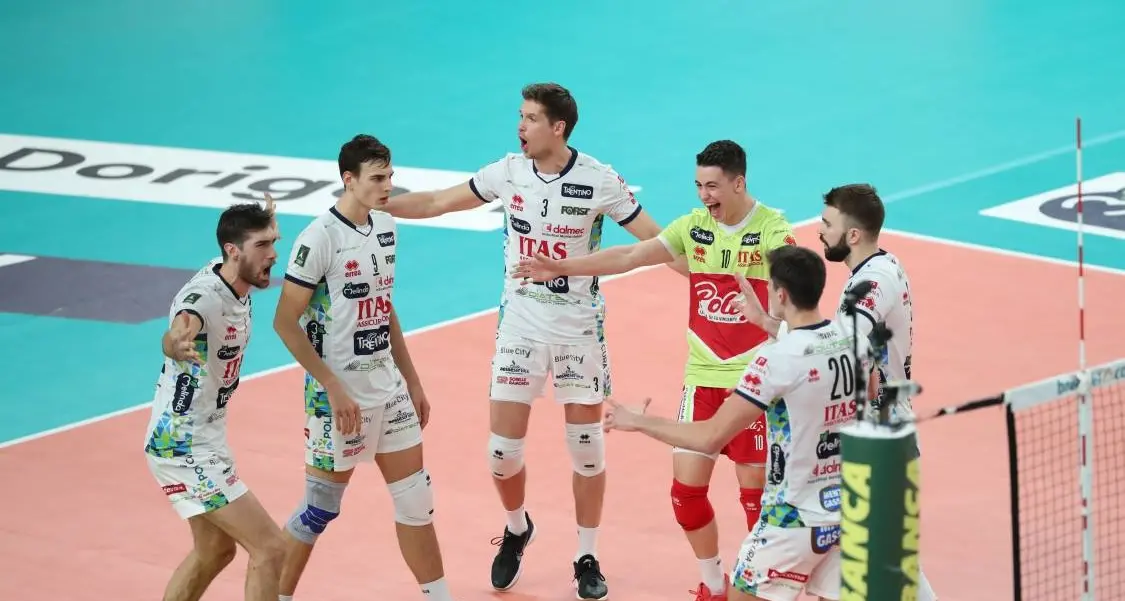 Itas pazzesca: PalaTrento infuocato, battuta Perugia 3-0 Primo posto in classifica per Giannelli e compagni