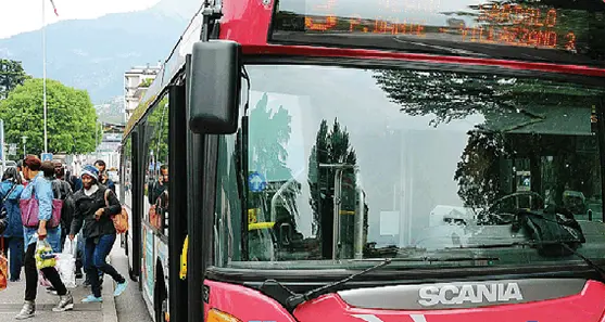 Autobus, la tolleranza zero funziona Crolla il numero degli abusivi senza biglietto Recuperati 1,3 milioni di euro