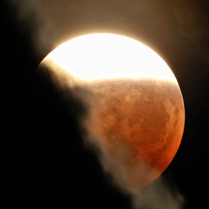 Torna la Luna Rossa